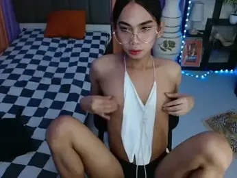 PetiteAsianYuki webcam model stream image