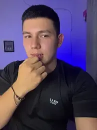 JamesCr_ webcam model stream image