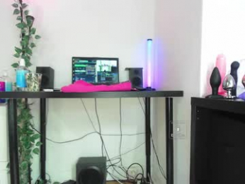 peachyym webcam model stream image