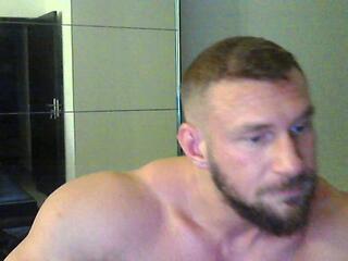 Kevin Muscle webcam model stream image