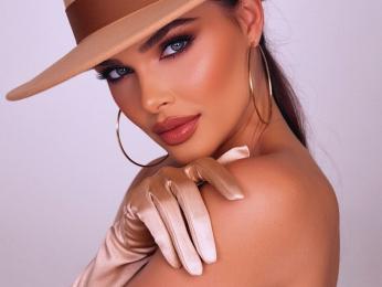 AlexaNovaa webcam model stream image