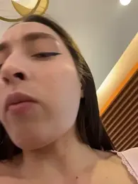 Holly_Play webcam model stream image