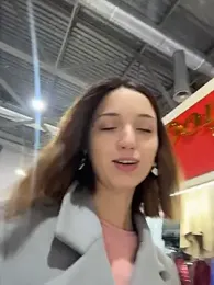 DollyTall webcam stripchat model stream image