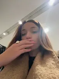 DollyTall webcam model stream image