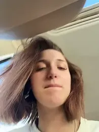 DollyTall webcam stripchat model stream image