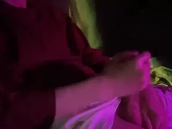 LEO_shy webcam model stream image