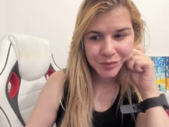 artsyandcraftsy_ webcam model stream image