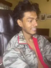 RavenKisses webcam model stream image