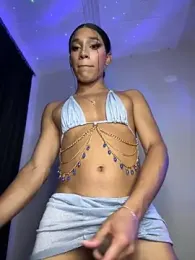 Emaa- webcam model stream image