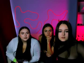 lisa_dark_ webcam model stream image