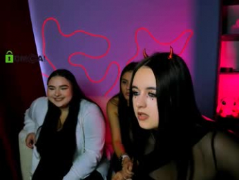 lisa_dark_ webcam model stream image