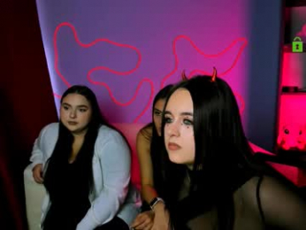 lisa_dark_ webcam model stream image