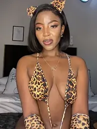 ThickBaddieSA webcam model stream image