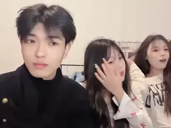 zhouzhou_YC webcam model stream image