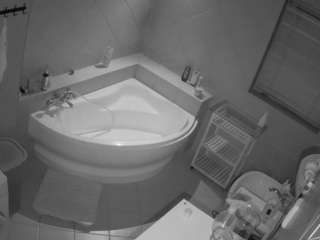 voyeurcam-julmodels-bath-1st-2 webcam model stream image