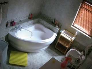 voyeurcam-julmodels-bath-1st-2 webcam model stream image