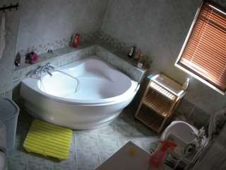 voyeurcam-julmodels-bath-1st-2 webcam model stream image