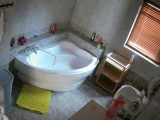 voyeurcam-julmodels-bath-1st-2 webcam model stream image