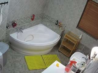 voyeurcam-julmodels-bath-1st-2 webcam model stream image