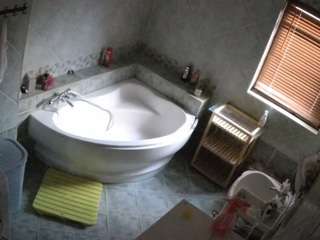 voyeurcam-julmodels-bath-1st-2 webcam model stream image