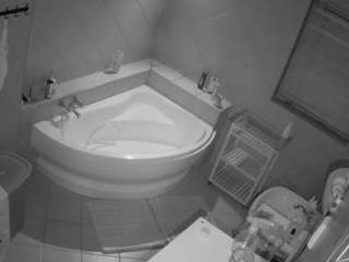 voyeurcam-julmodels-bath-1st-2 webcam model stream image