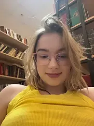 Baby_Tiny webcam model stream image