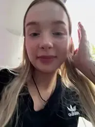 Baby_Tiny webcam model stream image