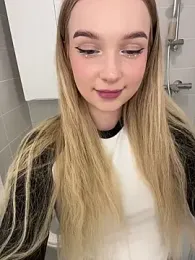 Baby_Tiny webcam model stream image