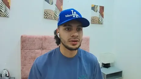 Amadeo_Wild webcam model stream image