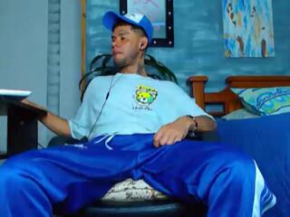 Derryck webcam model stream image