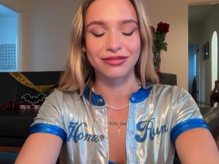 Maci Reynolds webcam model stream image