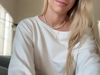 Maci Reynolds webcam flirt4free model stream image