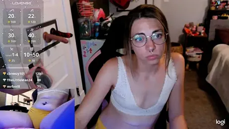 KierBearKisses webcam model stream image