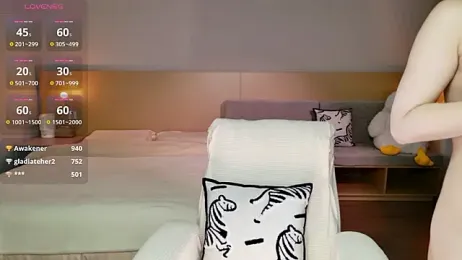 Lucky-baby webcam model stream image