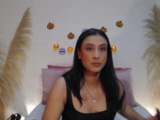 Lucy Minds webcam model stream image