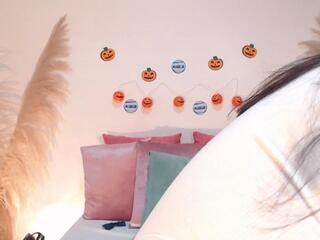 Lucy Minds webcam model stream image