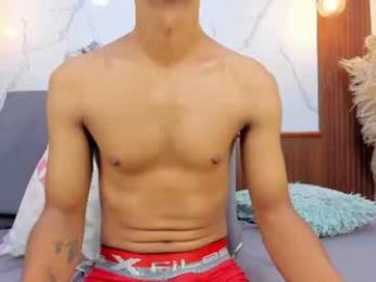 yayi_and_derek webcam model stream image