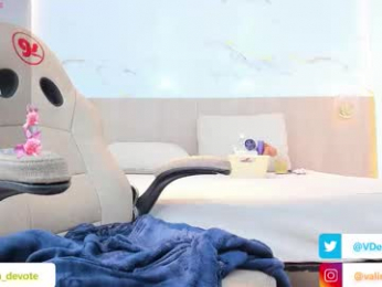 valirya_devote webcam model stream image