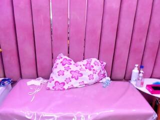 Canddy Red webcam model stream image