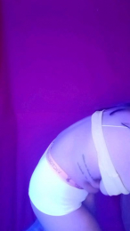 Apriilhot webcam model stream image