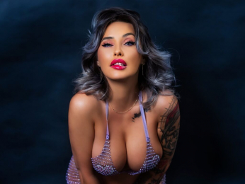 IssaSmith webcam model stream image