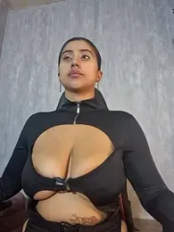 Valentinne_z webcam model stream image