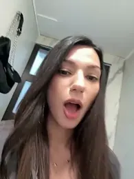 -_MiaQueen_- webcam stripchat model stream image