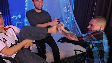 travis_wolf_ webcam model stream image