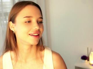 Lucinda Suma webcam model stream image