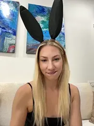 LuisaBecker webcam model stream image