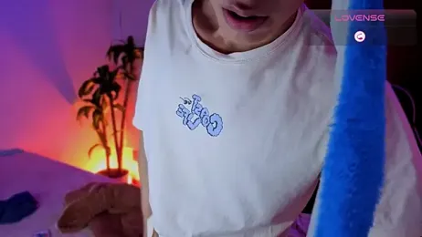 taichi_bluy webcam stripchat model stream image