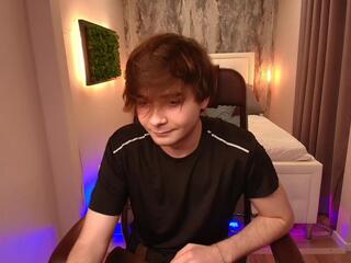 Hanzo Pulse webcam model stream image