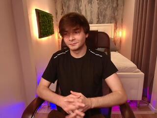 Hanzo Pulse webcam model stream image