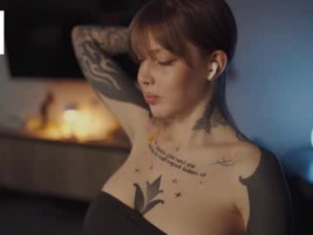 mileeena webcam model stream image